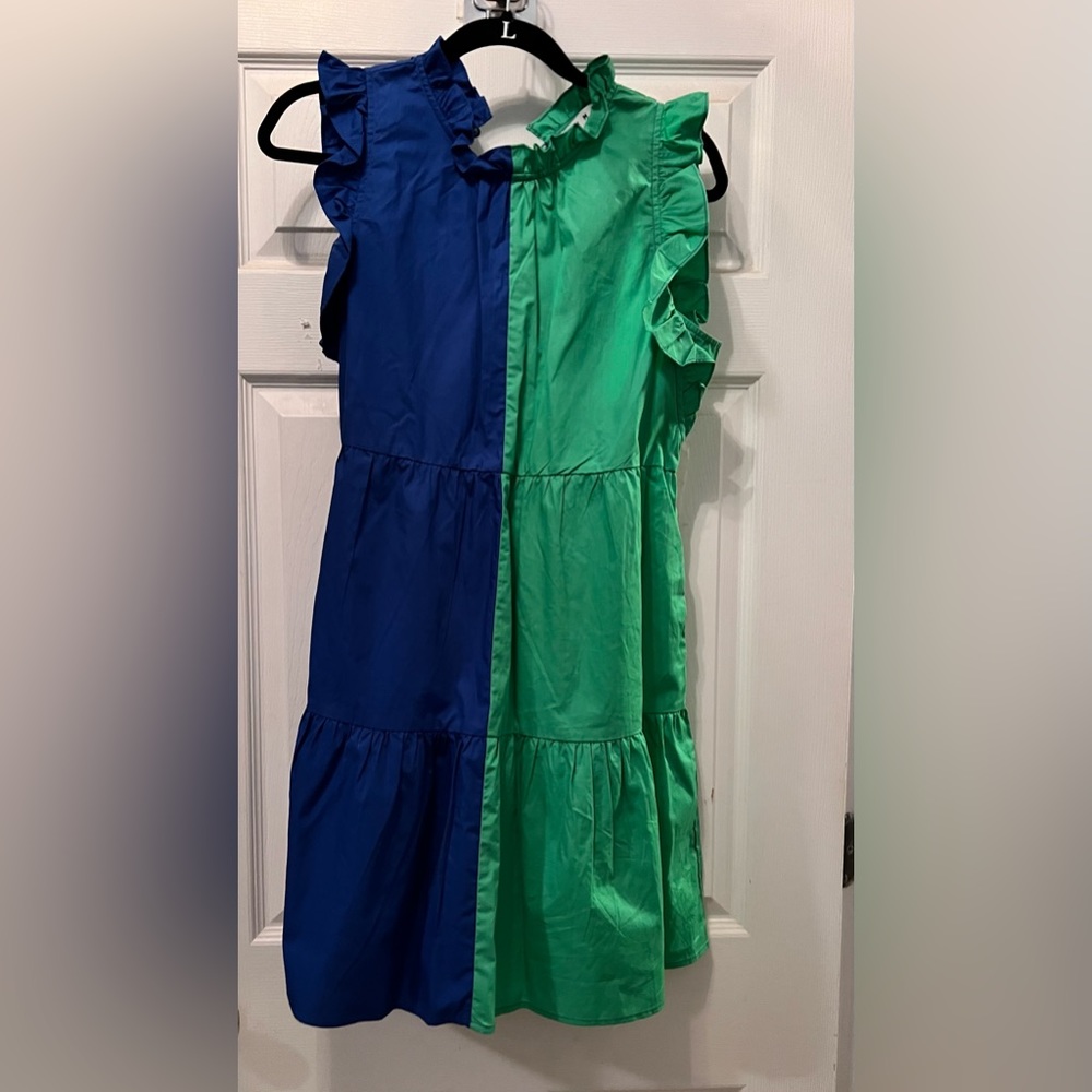 Super cute, color block dress